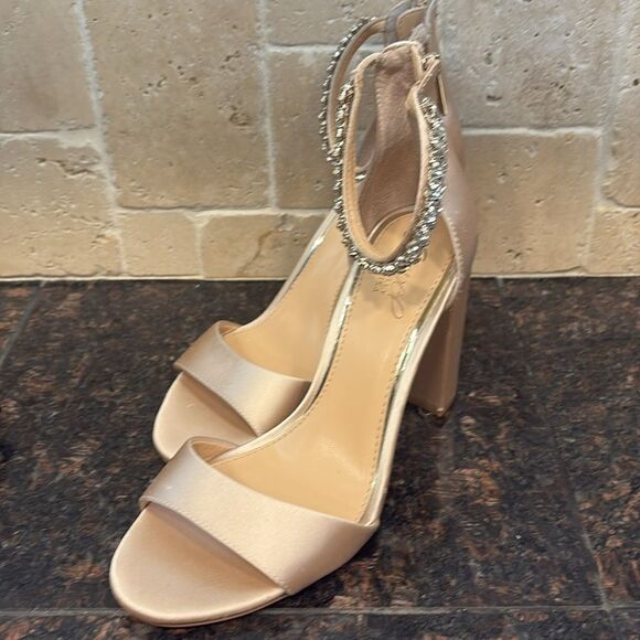 Badgley Mischka Jewel Heels in Champagne NWT 7.5 $200 - Picture 3 of 7